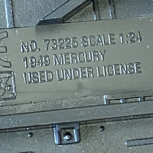 Motormax 1949 Mercury Black Diecast Model Car 1:24 Scale - Picture 11 of 11